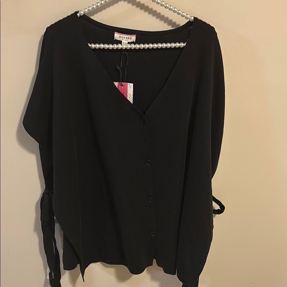 Andree Elegant Black poncho size 1x/2x nwt bows to tie each side shut
